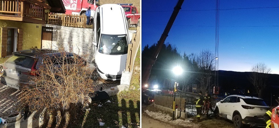Vuole parcheggiare allo svincolo per raggiungere il Drago Vaia ma sbaglia manovra e finisce nel cortile di una casa